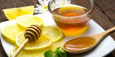 درمان جوش با ماسک عسل و آب لیمو